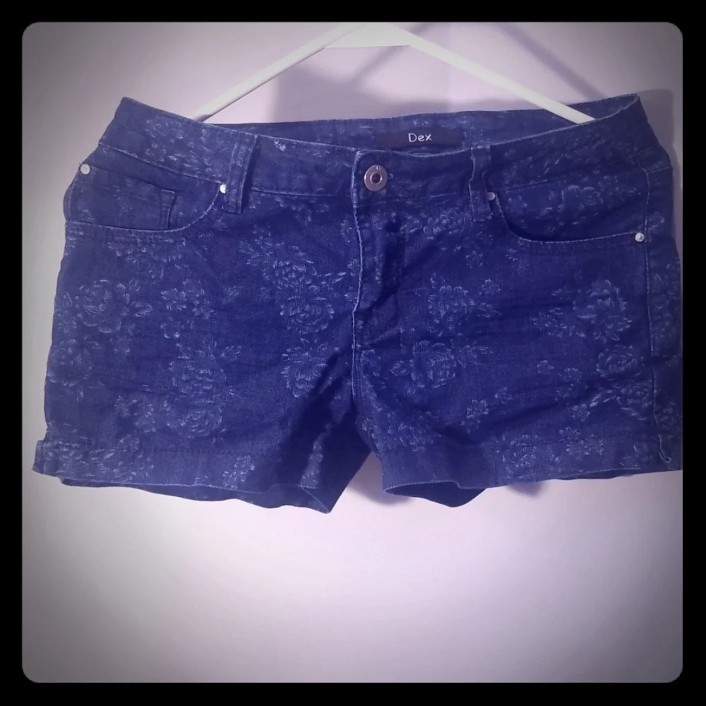 B4-DEX: SMALL; BLUE JEAN FLOWERED SHORTS WOMEN - Picture 3 of 3